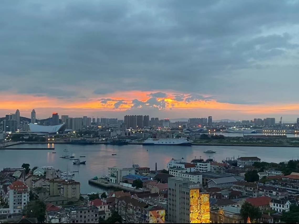 力曼解百纳酒店(烟台山景区火车站店)图片