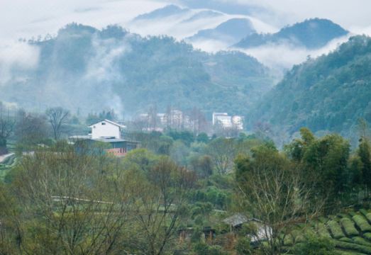 Hidden in mountains and valleys Guesthouse Hotel Overview