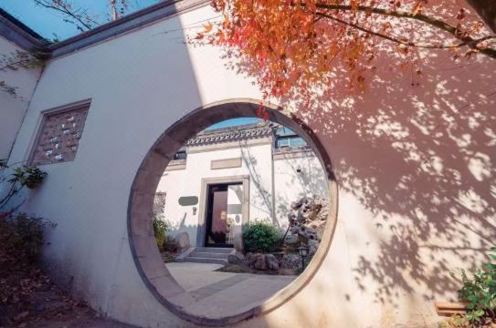 Serene Lotus Waterfront Retreat (Jiangnan Boutique Homestay in Shanghai Zhujiajiao Ancient Town) Hotel Overview