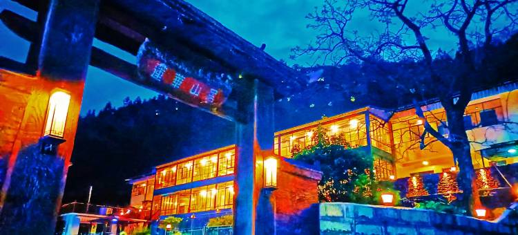 乐昌莲华山居图片