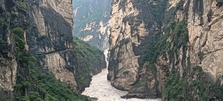 香格里拉虎跳峡桃缘客栈图片