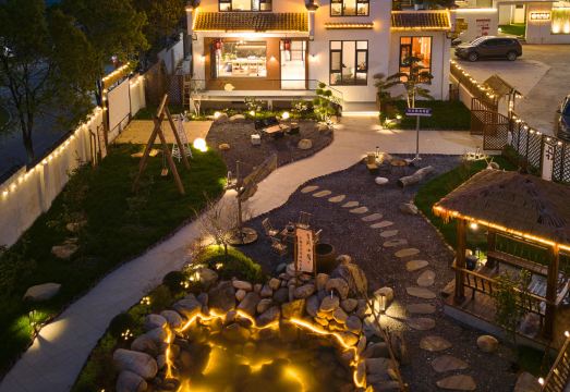 枫林晚居之家庭院外景图