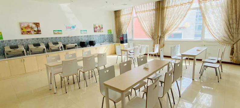 青岛赫润酒店(动车小镇店)图片