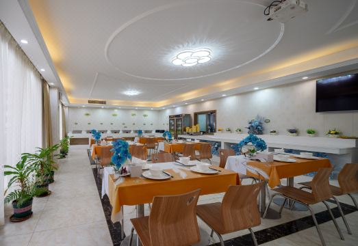 Vienna Hotel (Bolo West Bus Station) Hotel Overview