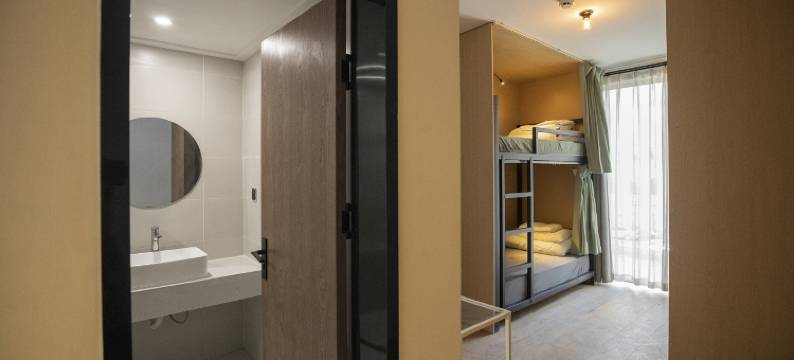 停泊青年旅舍(新兴街地铁站店)图片