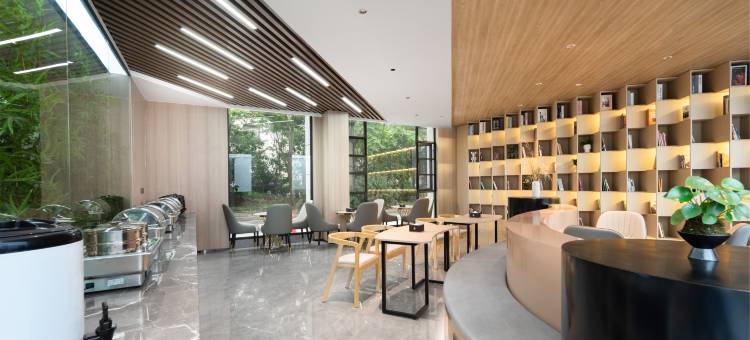 乾能花园酒店(武汉金银湖万达广场店)图片
