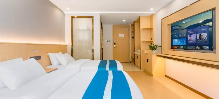 云朵桃花酒店(波密广场店)图片