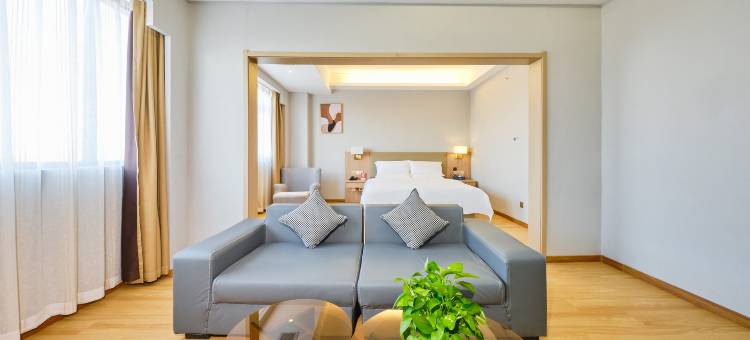 艺龙海雅酒店(许昌胖东来时代广场曹魏古城店)图片