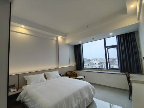 鑫梅宾馆(坡头镇人民政府店)