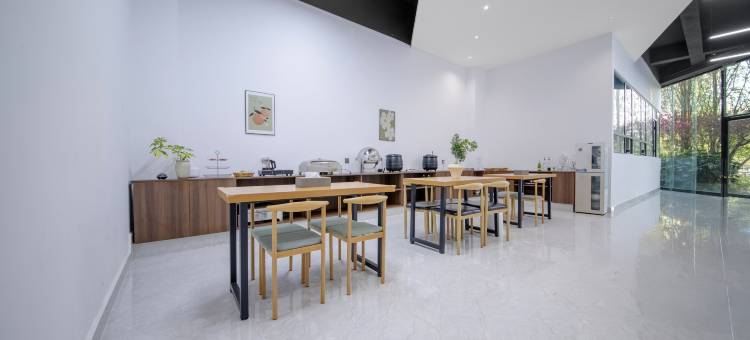 云上四季酒店(泸西阿庐古洞店)图片