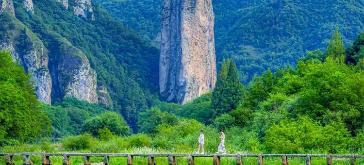 栖隅・Luxurious・仙境美景・阳台街景美宿(缙云仙都景区鼎湖峰店)图片