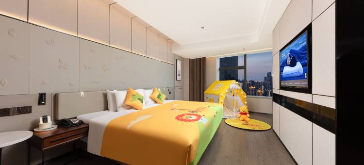 重庆南滨路皇冠国际江景亚朵酒店图片