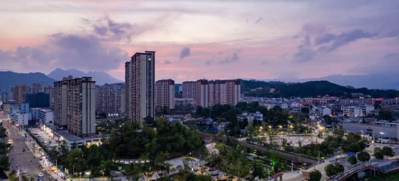 缤纷季节COLORFUL HOTEL商旅酒店(安庆岳西天鹅广场店)图片