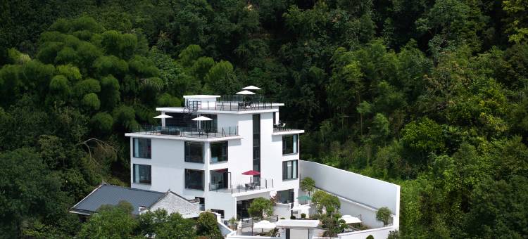 凤凰边城山野度假民宿(凤凰古城南华山森林公园店)图片