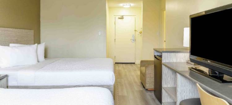 尼亚加拉瀑布6号汽车旅馆，安大略省 – 瀑布附近(Motel 6 Niagara Falls, on Near the Falls)图片