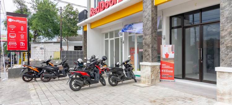 红多兹伊斯兰酒店@凯布隆(RedDoorz Syariah @ Kebraon)图片