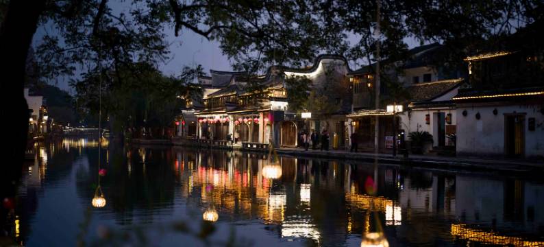 浔书坊・InkRiverside・临河设计师民宿(南浔古镇景区内百间楼店)图片