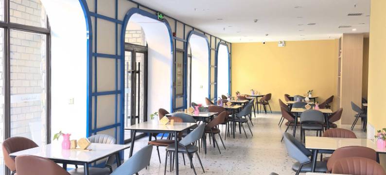 柒色酒店(长白山西景区旅游服务集散中心店)图片