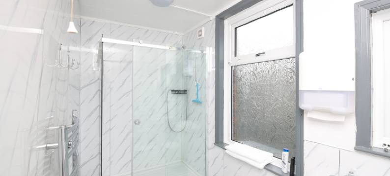 利兹OYO伍德维尔旅馆(Woodville Lodge Leeds Free Parking Direct Bus to City Centre)图片