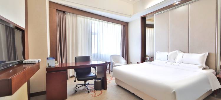 松原金鼎假日酒店(乌兰大街火车站店)图片