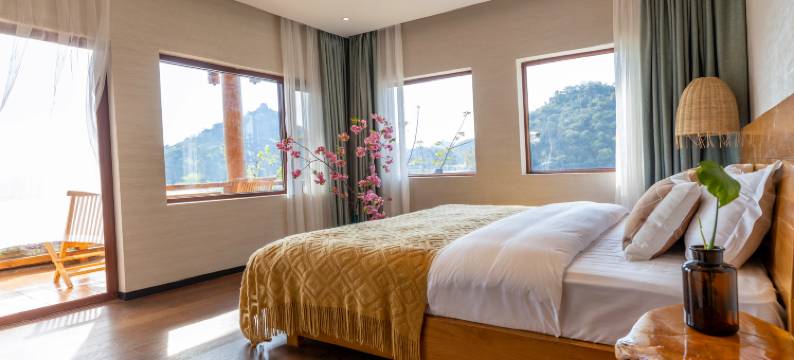 普者黑水月山270度悬空露台C位湖景美宿图片