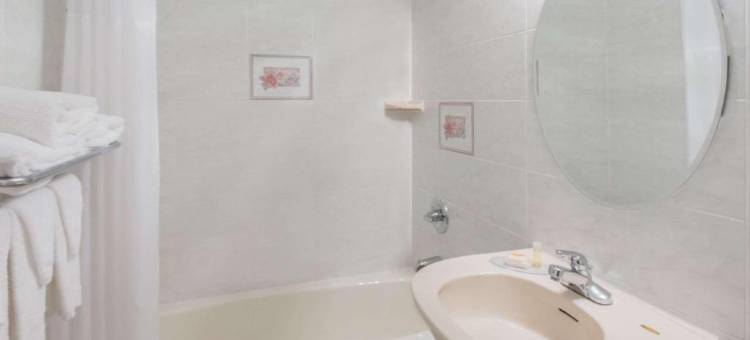 长岛希克斯维勒戴斯酒店(DAYS INN HICKSVILLE LONG ISLAND)(Days Inn by Wyndham Hicksville Long Island)图片