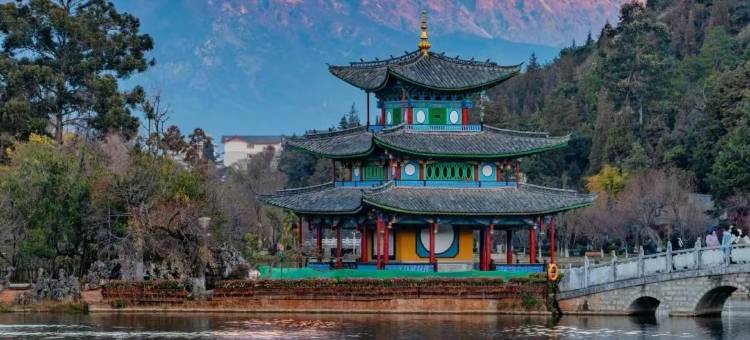 时间里丨临溪森氧雪山观景Holiday Hotel(丽江古城大水车店)图片