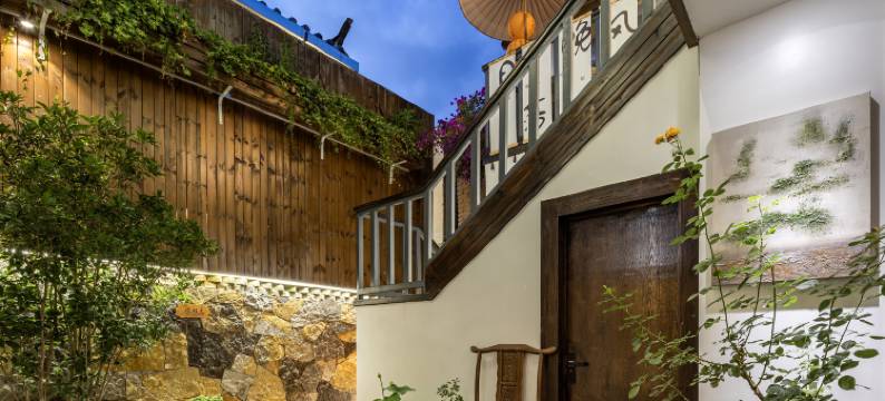 陌野云上·花园庭院客栈(丽江古城四方街店)图片