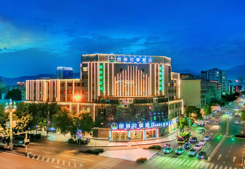 朗燊花季酒店  （西昌火把广场店）外景图