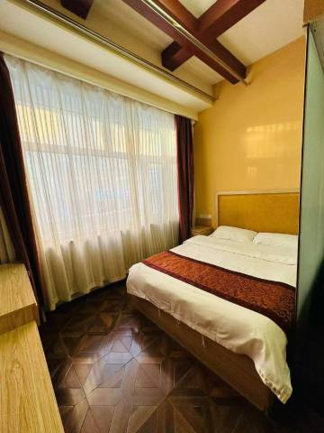 洛南华庭假日宾馆