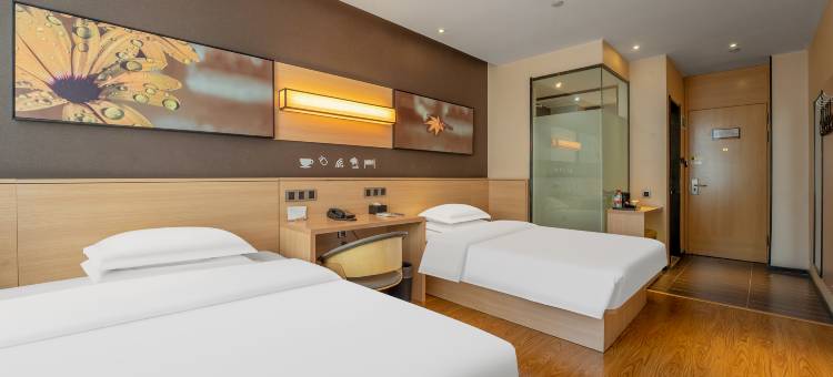 IU酒店(忻州和平西街高铁西站店)图片