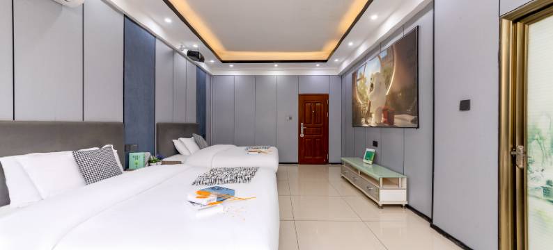 骏龙电影酒店(海口友谊南海城滨濂夜市店)图片