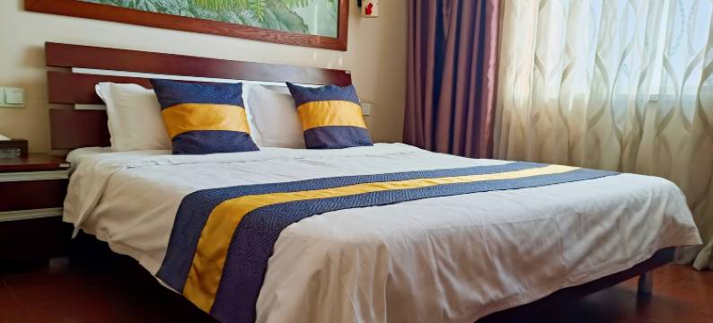 冠逸酒店(开原全民健身中心)图片