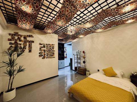 离乡港湾民宿(乌鲁木齐高铁站经开万达广场店)