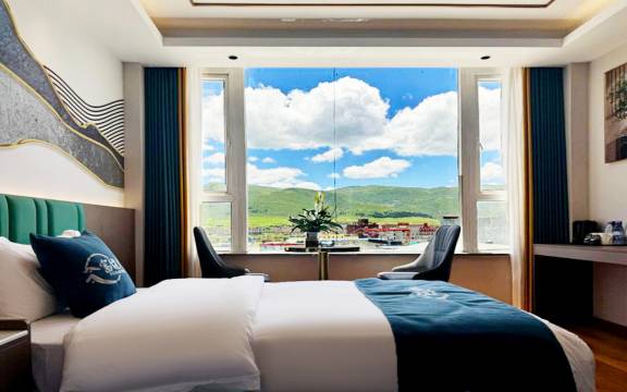 富饶阿坝大酒店(多美林卡国家湿地公园店)