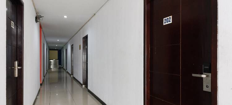 红门PLUS酒店-雅加达加兰佩穆达(RedDoorz Plus @ Jalan Pemuda Jakarta)图片