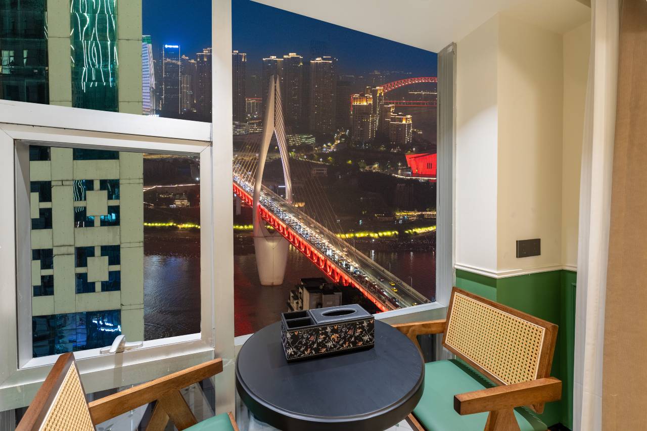 Cypria·浠乐泊雅·江景拾光智能轻奢美宿(重庆解放碑洪崖洞店)图片