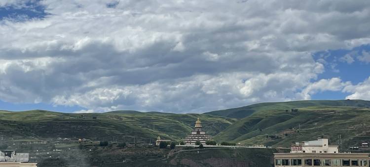 花美时酒店(白塔公园甘孜古镇店)图片