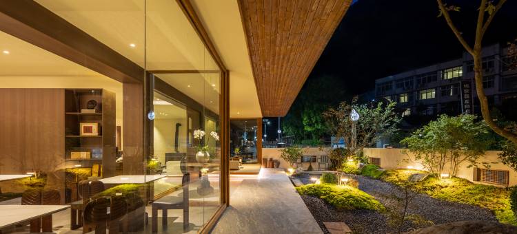 云漫温泉度假酒店(海螺沟冰川森林公园店)图片