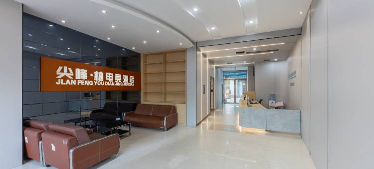 尖峰·柚电竞酒店(南昌财大双港地铁站店)图片