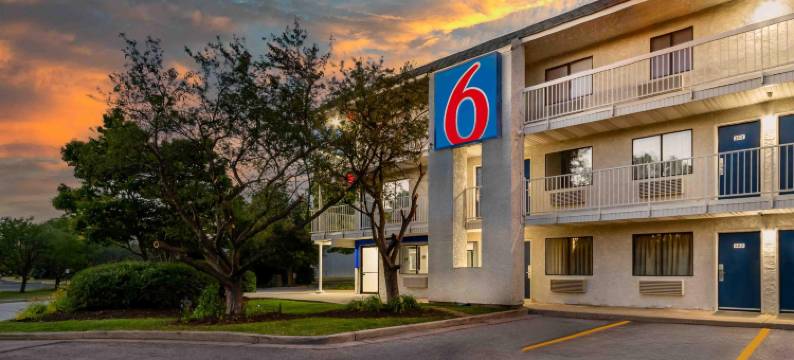 芝加哥西北 - 罗林梅多斯6号汽车旅馆(Motel 6 Rolling Meadows, IL - Chicago Northwest)图片