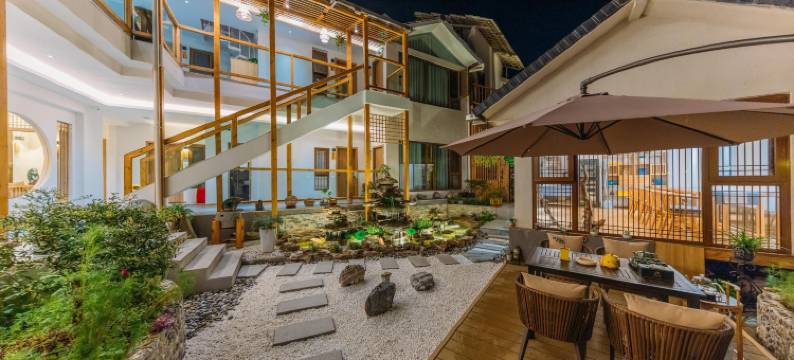 泊隐逸墅民宿(神农架木鱼镇旅游集散中心店)图片