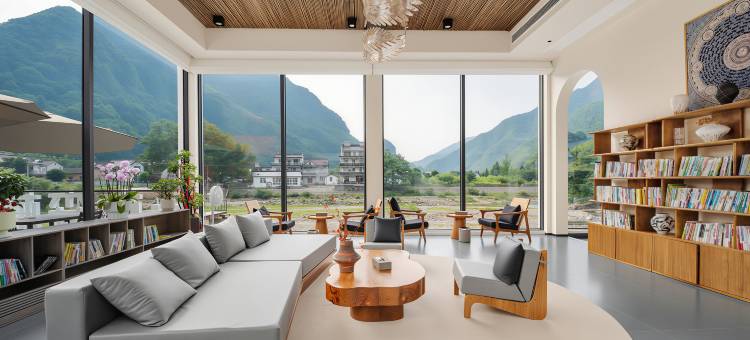 云栖森林·温泉沐野山居(泾县皖南川藏线月亮湾风景区店)图片