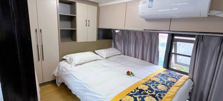 鹿鼎Loft轻奢影音公寓(艾溪湖东地铁站店)图片