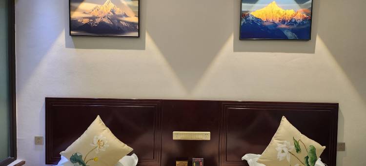 德钦岗坚酒店图片