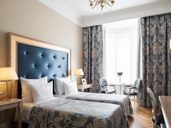 德美特艺术酒店