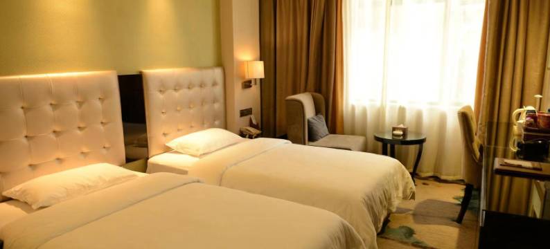 竹溪左岸商务宾馆(武陵不夜城广场公园店)图片