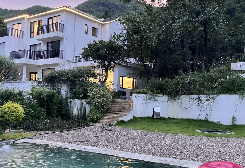  Hotel Overview