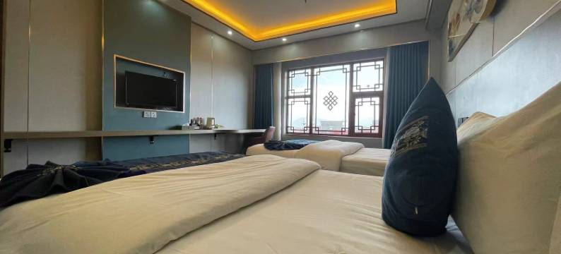 理塘仁康佛大酒店(318国道勒通古镇店)图片