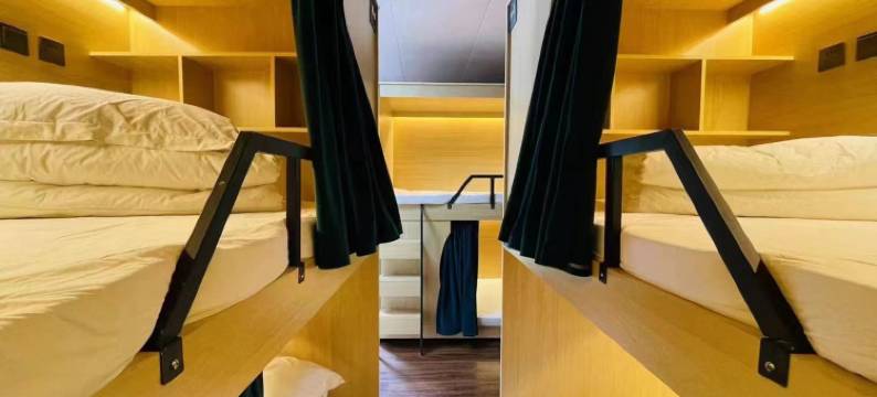 成都锦尚·云熙智慧青年旅舍太空舱(天府广场店)图片